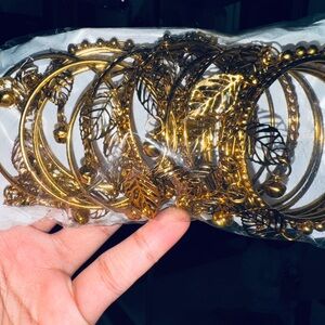 Elegant Gold Leaf Bangle Set
